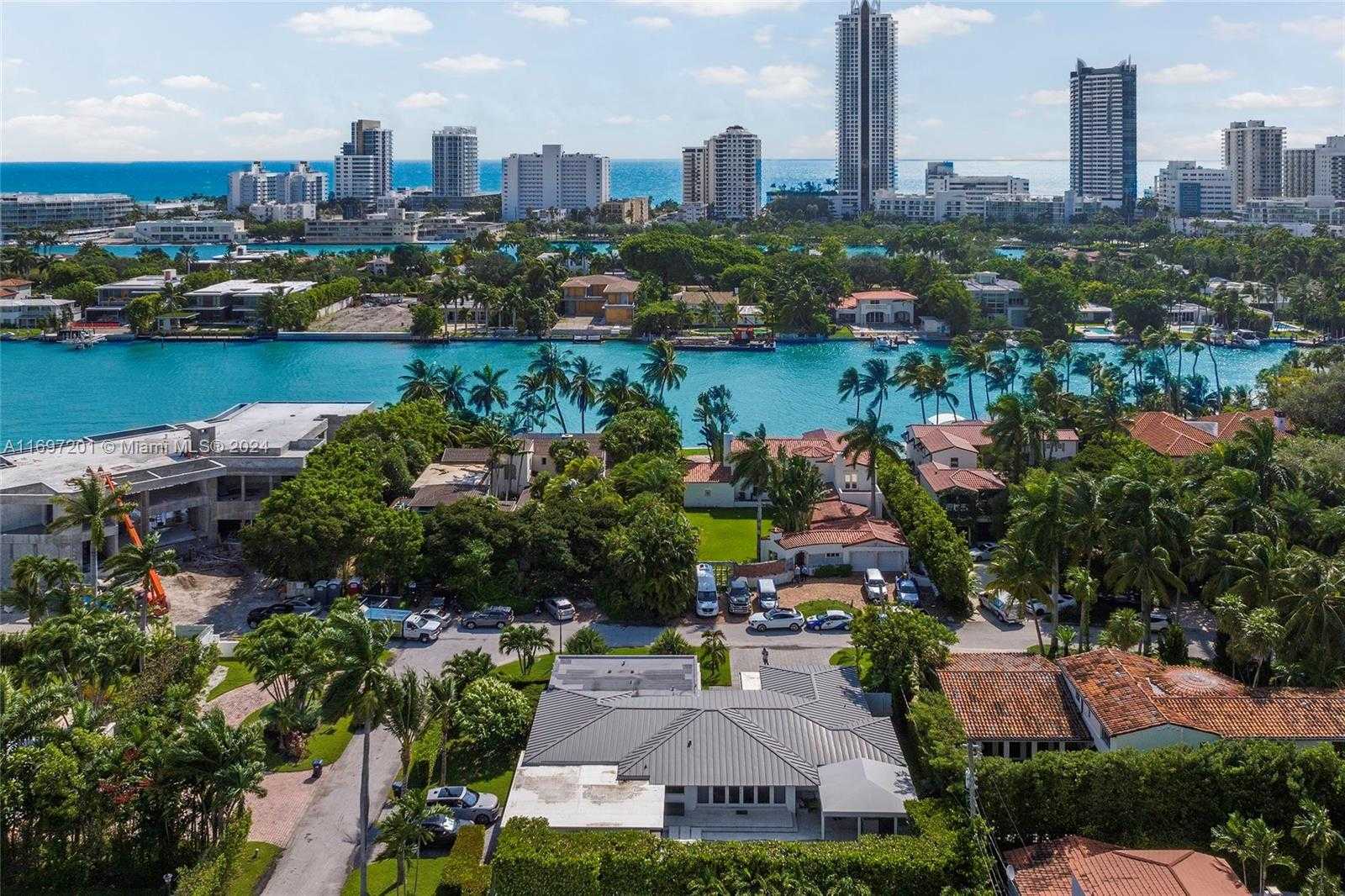 Small Image of 6420 PINETREE DRIVE CIR, Miami Beach Number 5