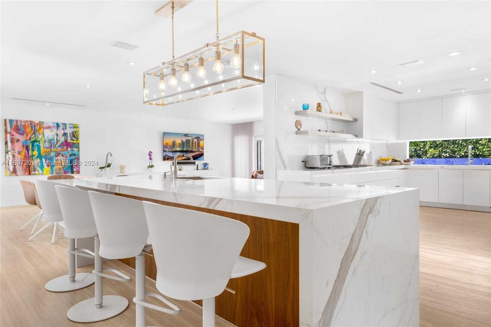 Small Image of 6420 PINETREE DRIVE CIR, Miami Beach Number 9