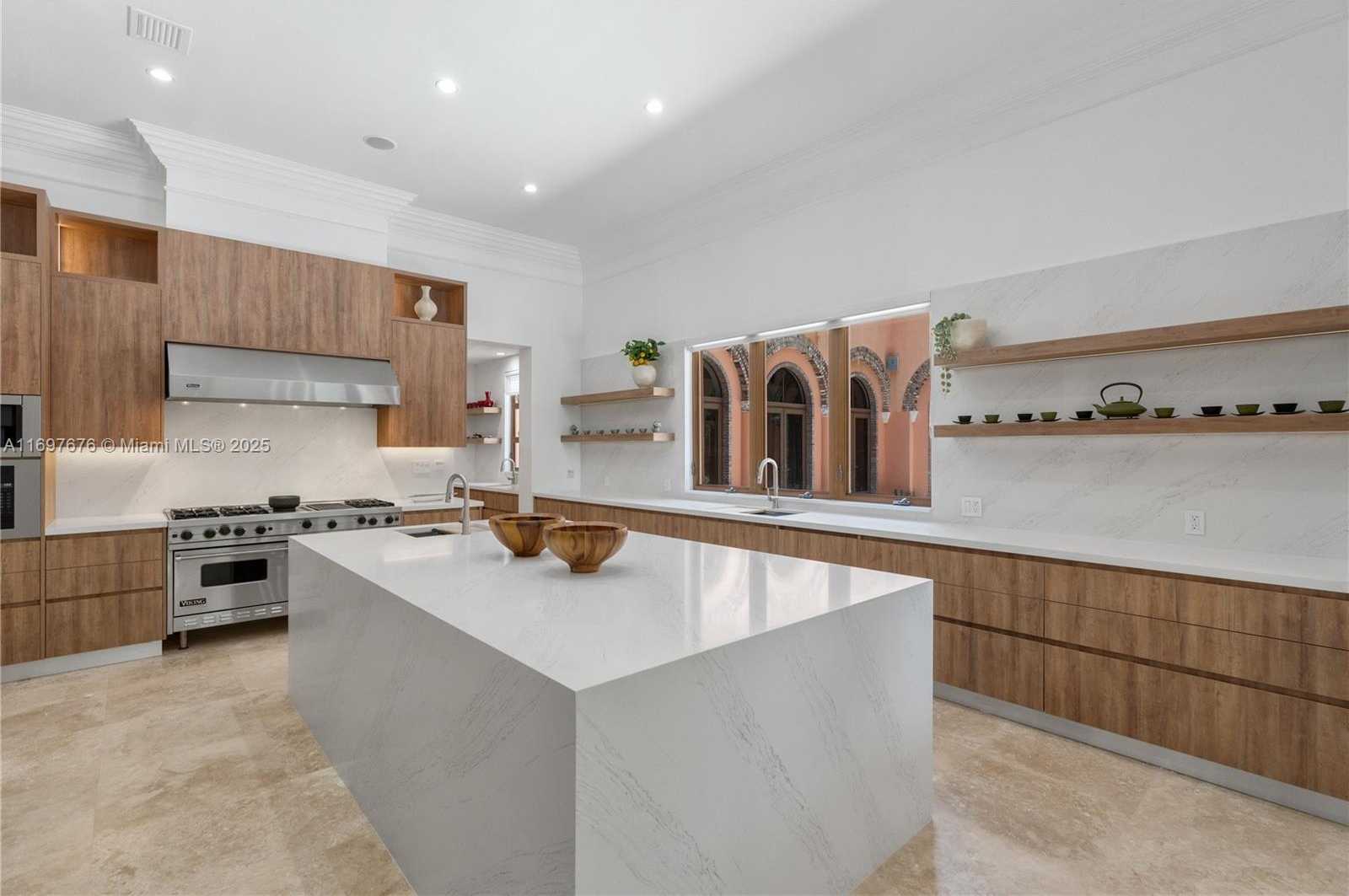 Small Image of 221 CASUARINA CONCOURSE, Coral Gables Number 19