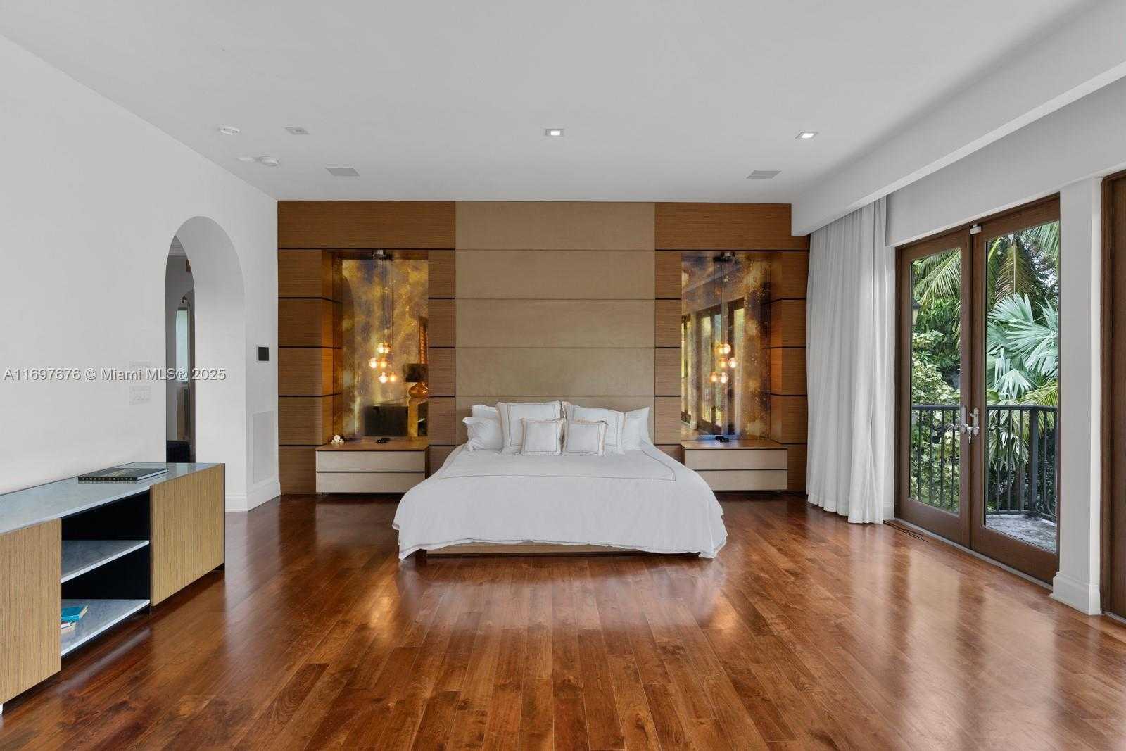 Small Image of 221 CASUARINA CONCOURSE, Coral Gables Number 26