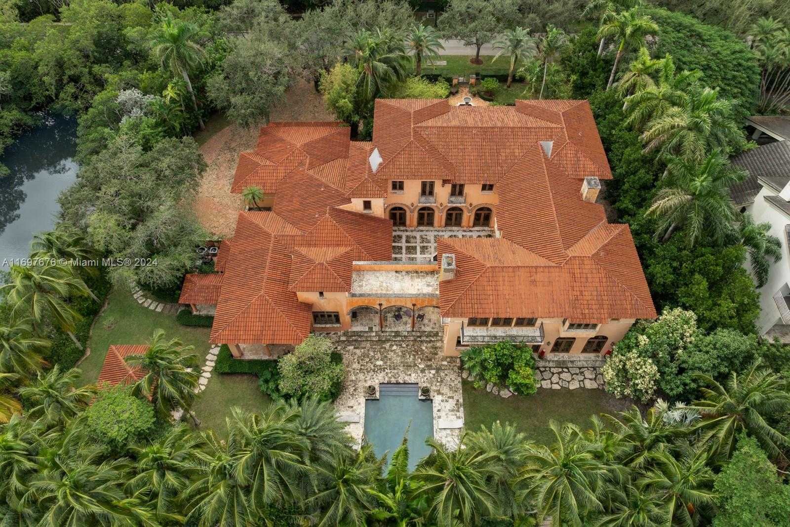 Small Image of 221 CASUARINA CONCOURSE, Coral Gables Number 3