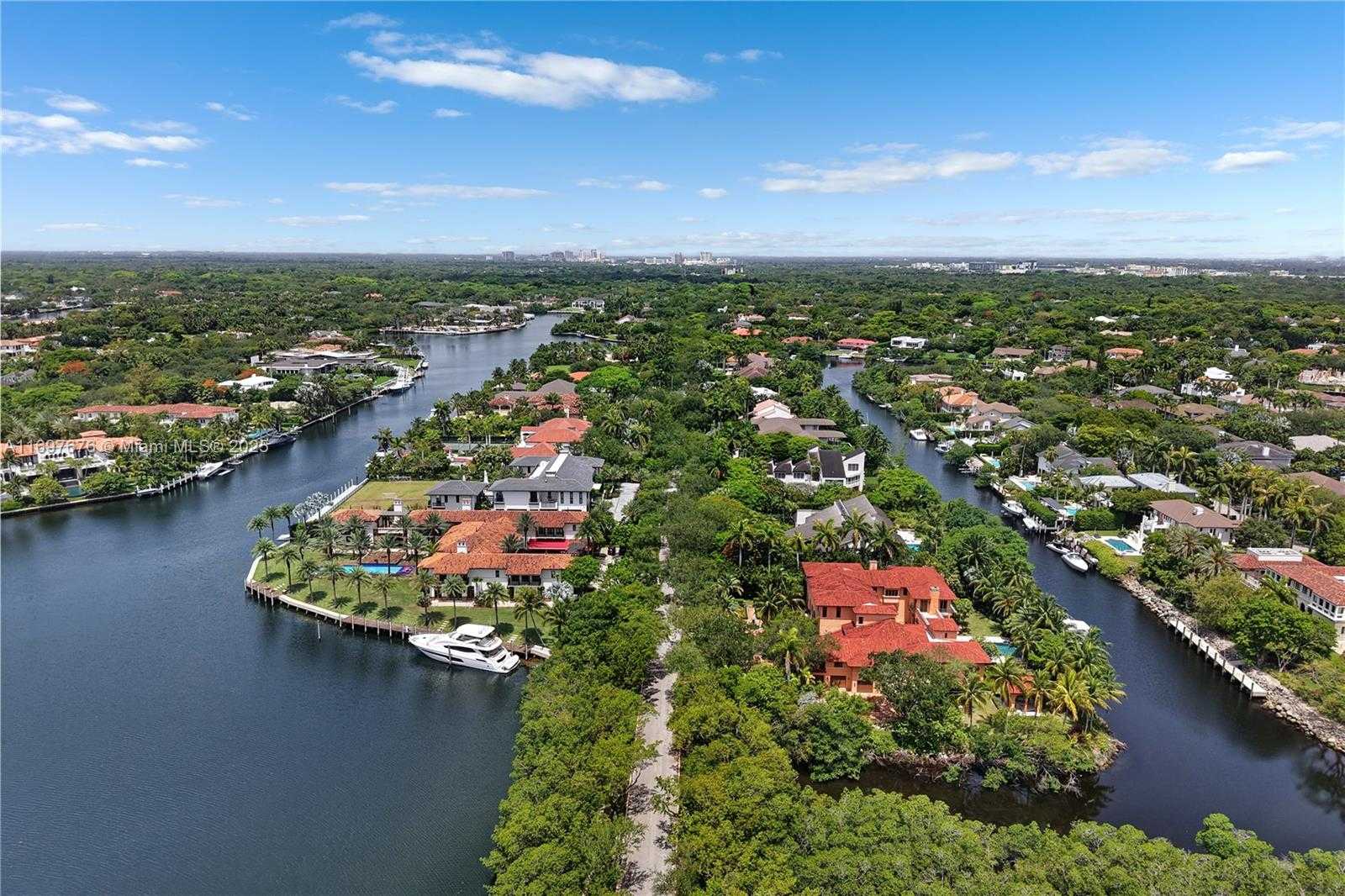 Small Image of 221 CASUARINA CONCOURSE, Coral Gables Number 31