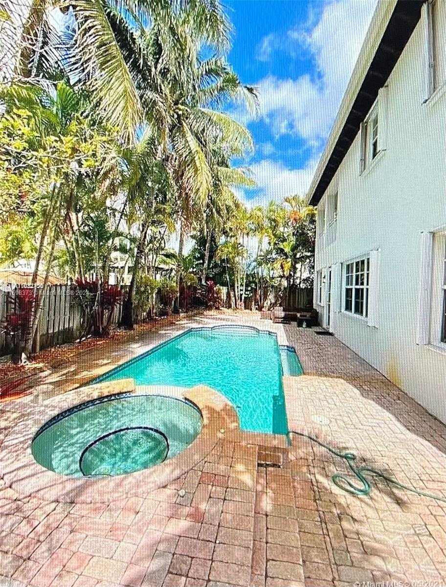 Small Image of 11161 NORTH WEST 71ST ST, Doral Number 17