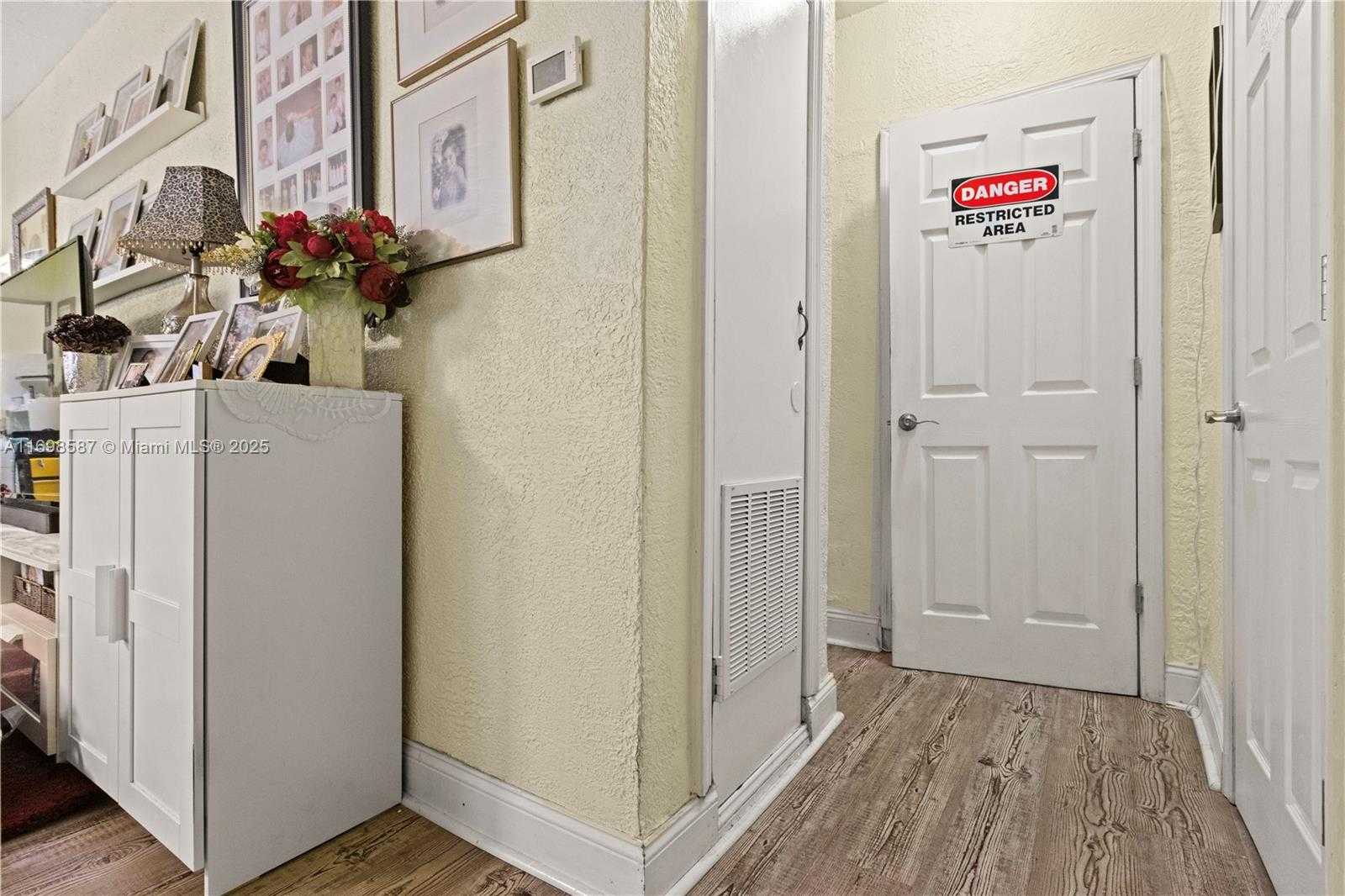 Small Image of 2716 POLK ST, Hollywood Number 7