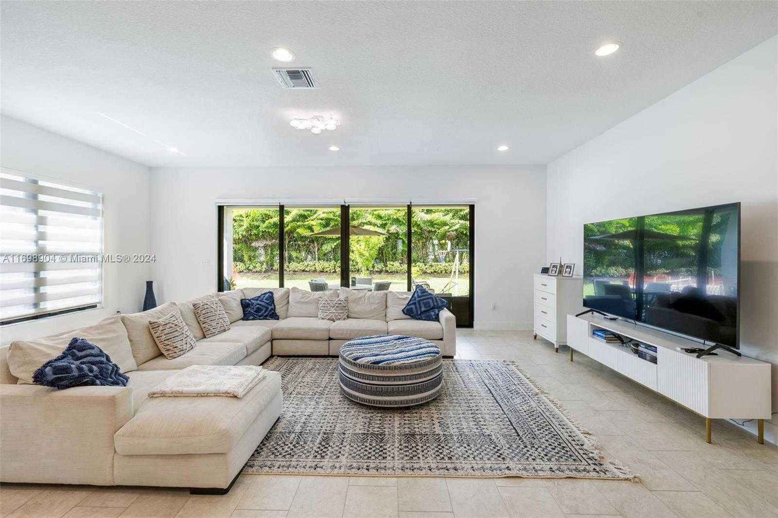 Small Image of 8067 WHITE WAVE TER, Boca Raton Number 10