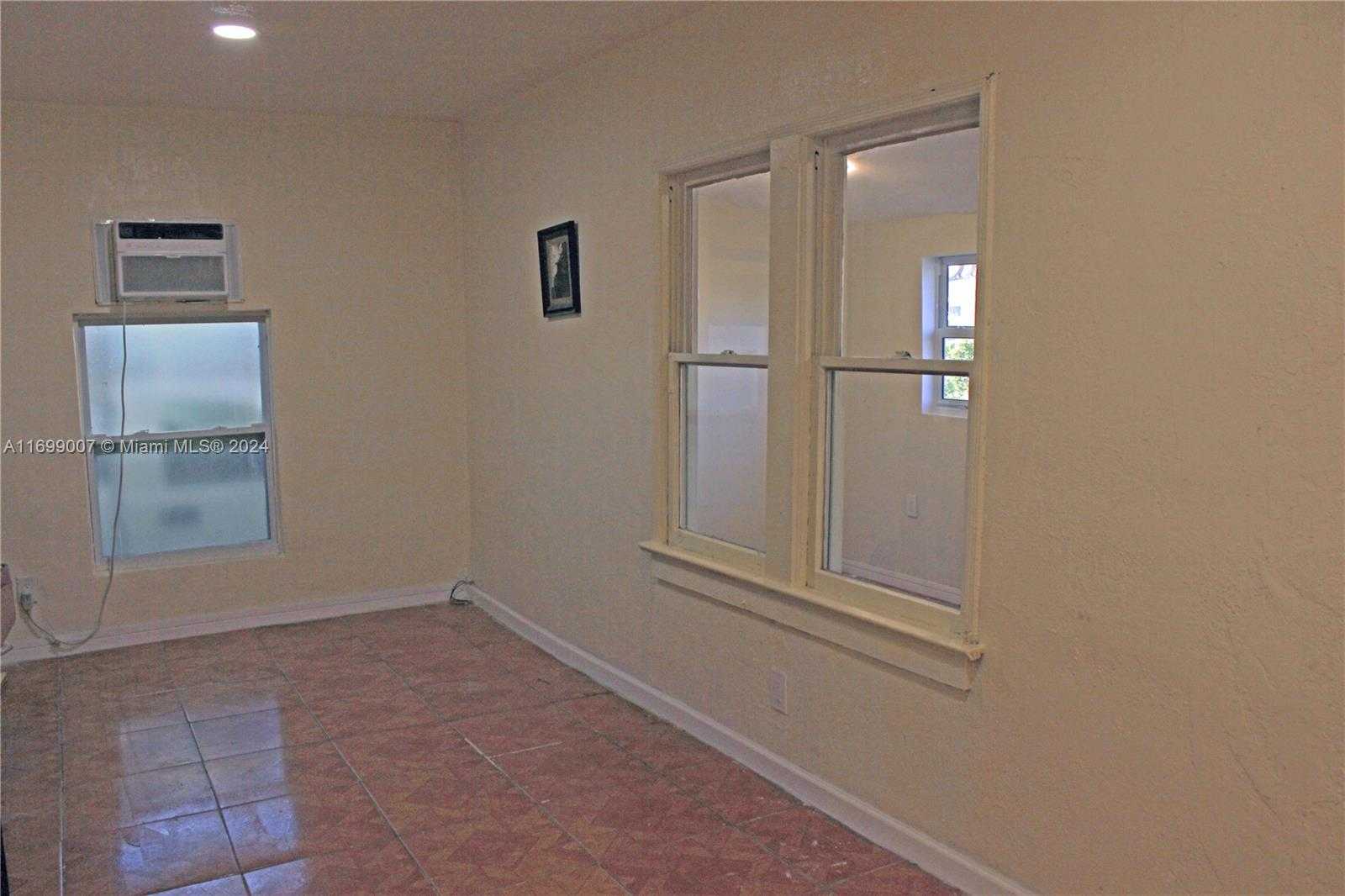 Small Image of 1918 NORTH WEST 82ND ST, Miami Number 11