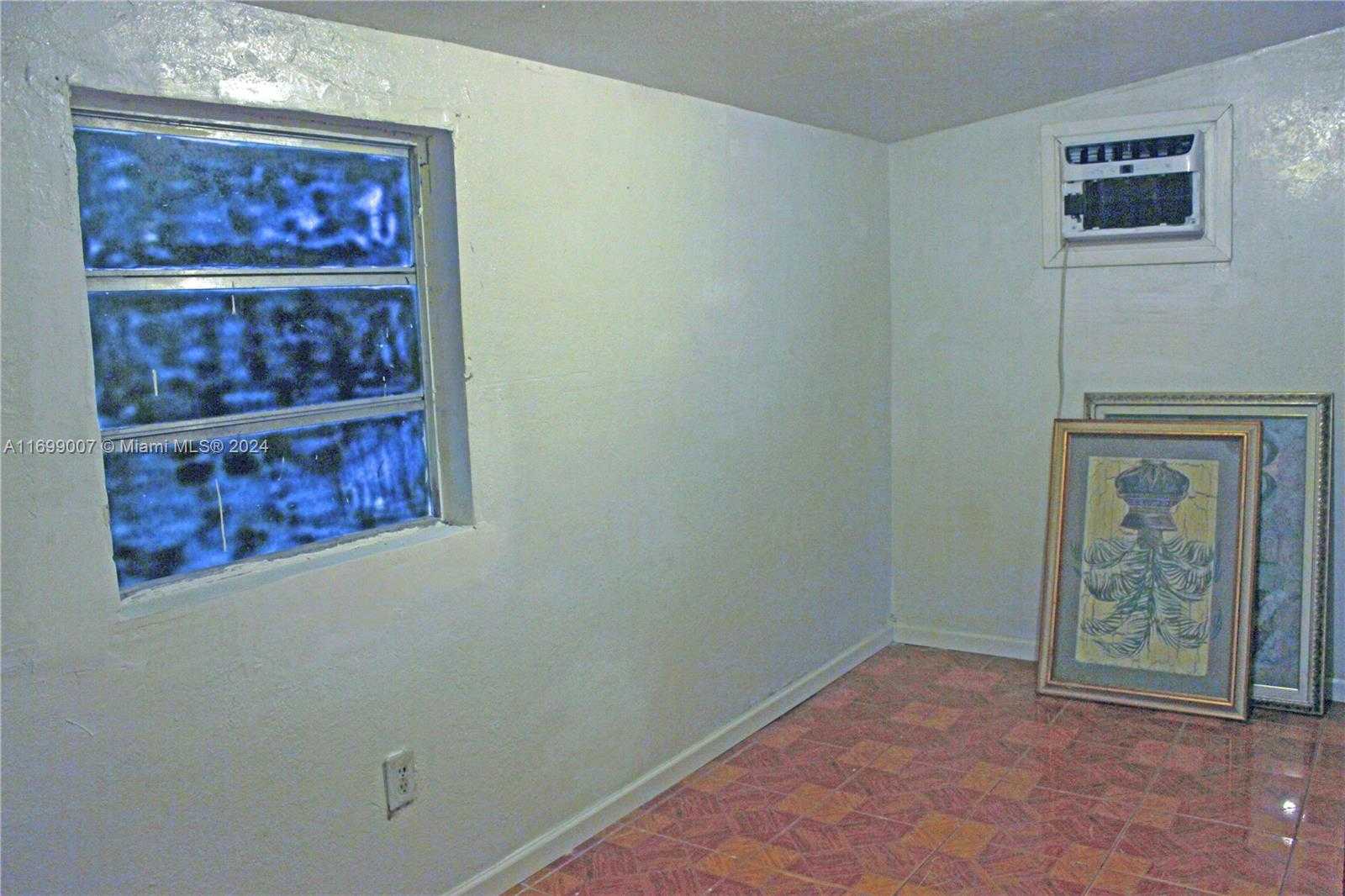 Small Image of 1918 NORTH WEST 82ND ST, Miami Number 18