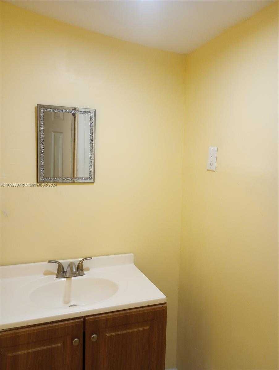 Small Image of 1918 NORTH WEST 82ND ST, Miami Number 19