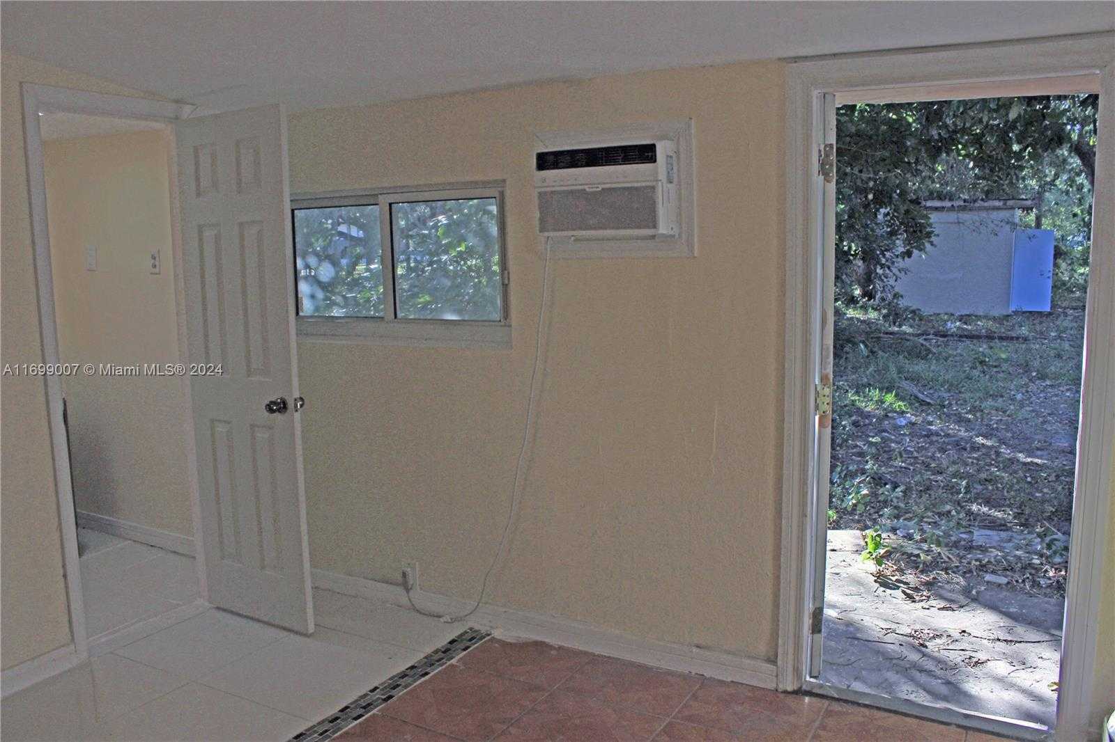 Small Image of 1918 NORTH WEST 82ND ST, Miami Number 20