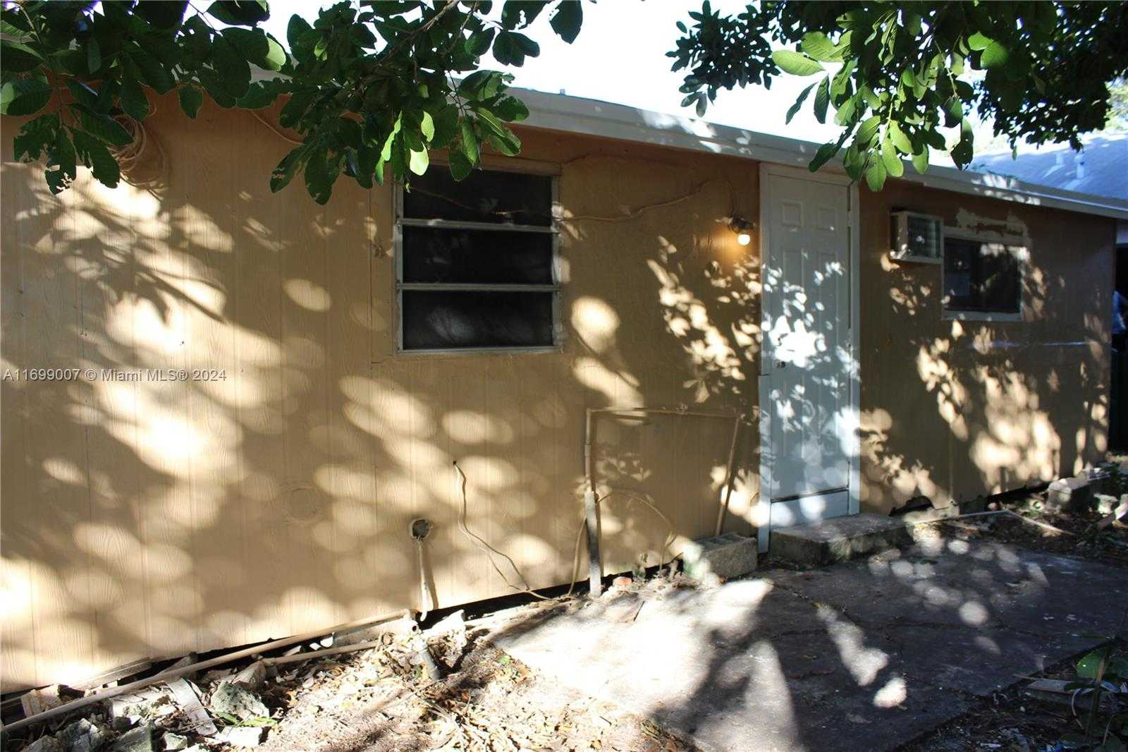 Small Image of 1918 NORTH WEST 82ND ST, Miami Number 21