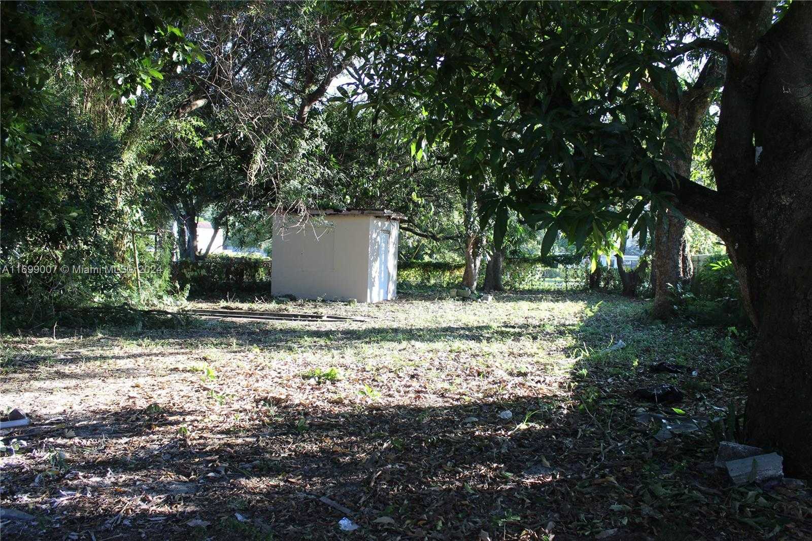 Small Image of 1918 NORTH WEST 82ND ST, Miami Number 22