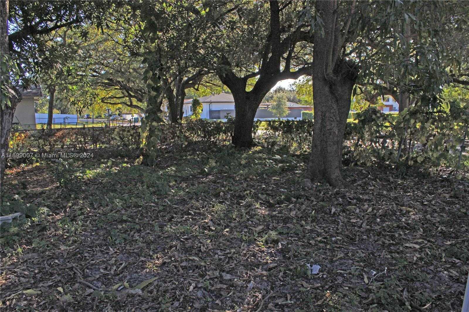 Small Image of 1918 NORTH WEST 82ND ST, Miami Number 23