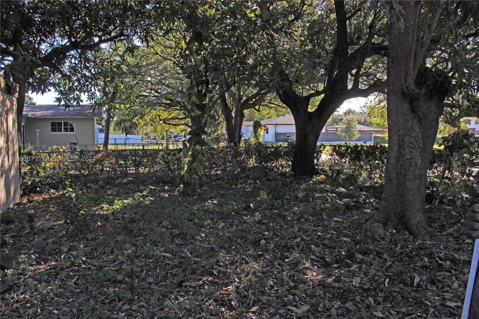 Small Image of 1918 NORTH WEST 82ND ST, Miami Number 24