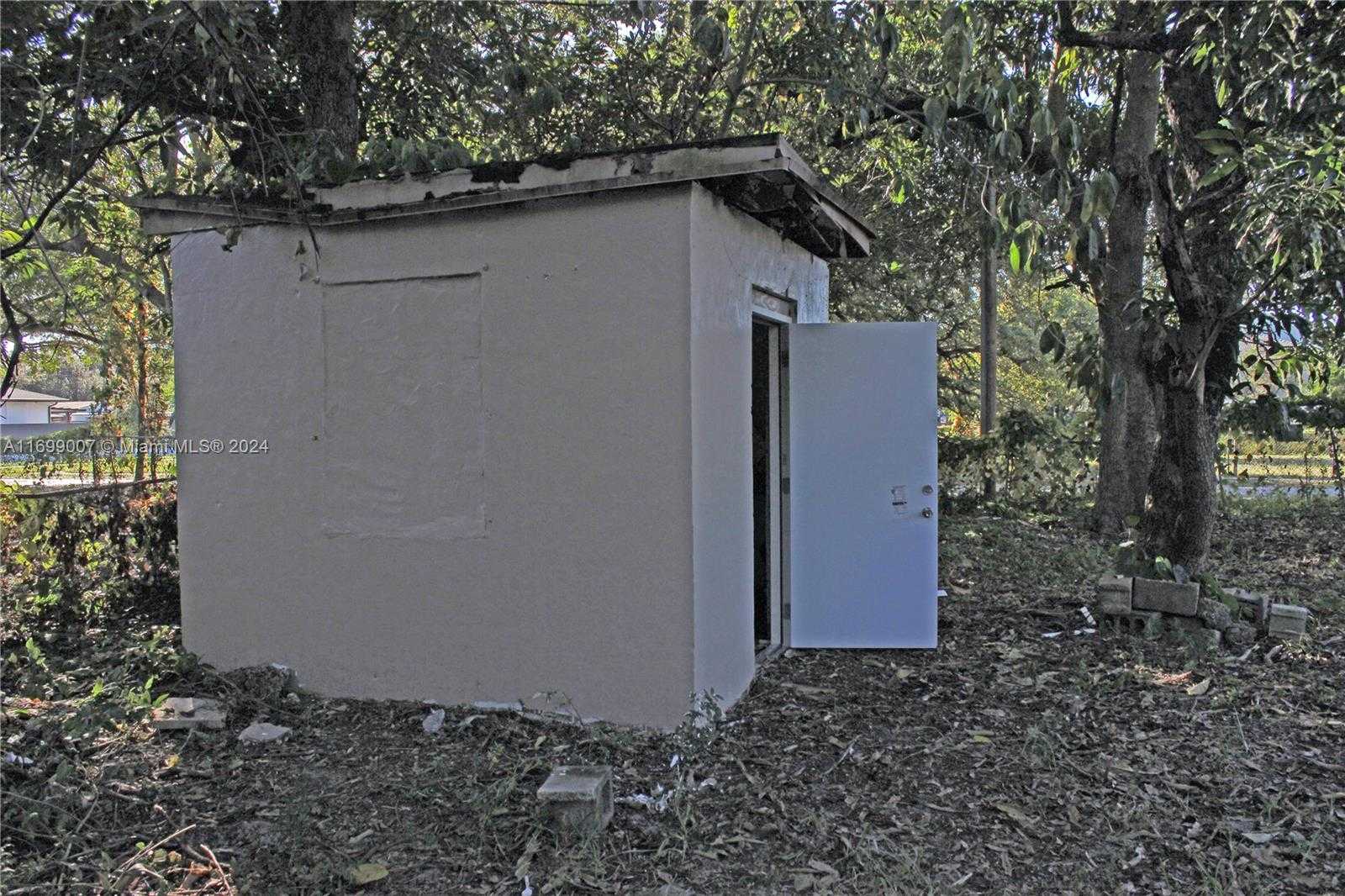 Small Image of 1918 NORTH WEST 82ND ST, Miami Number 25
