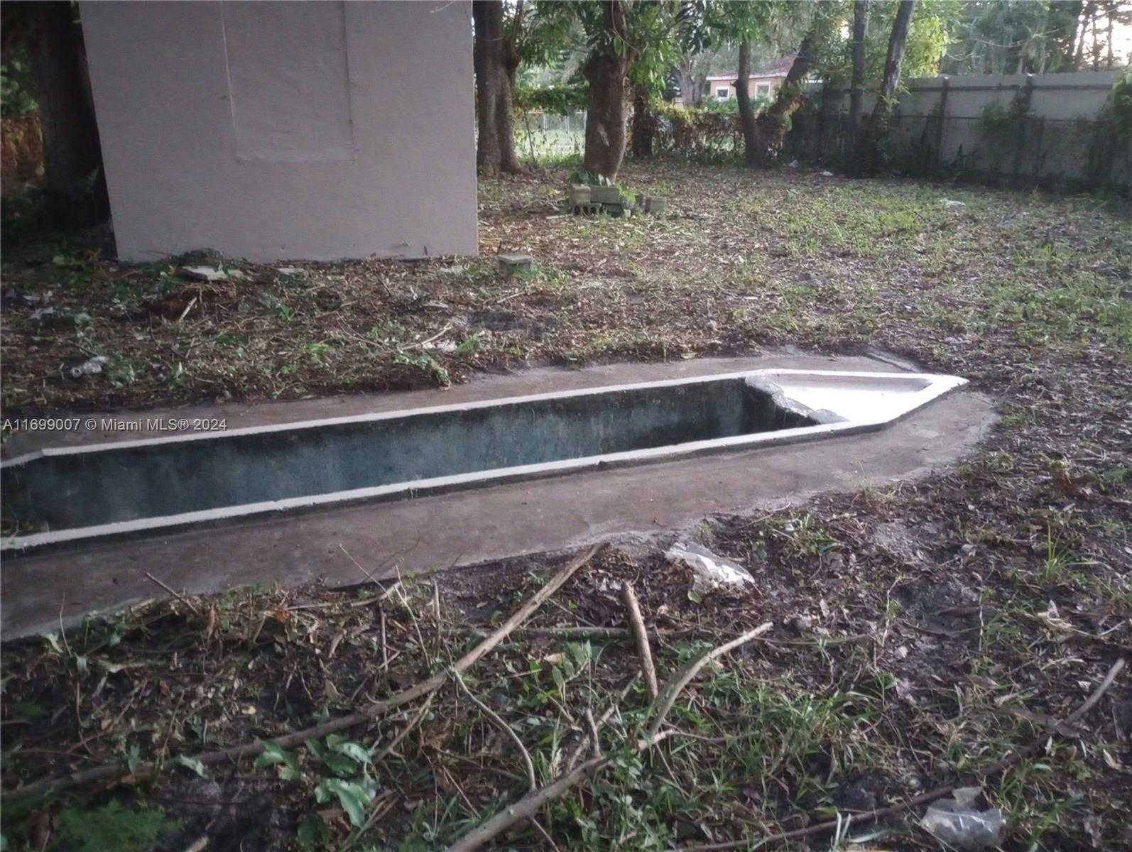 Small Image of 1918 NORTH WEST 82ND ST, Miami Number 27