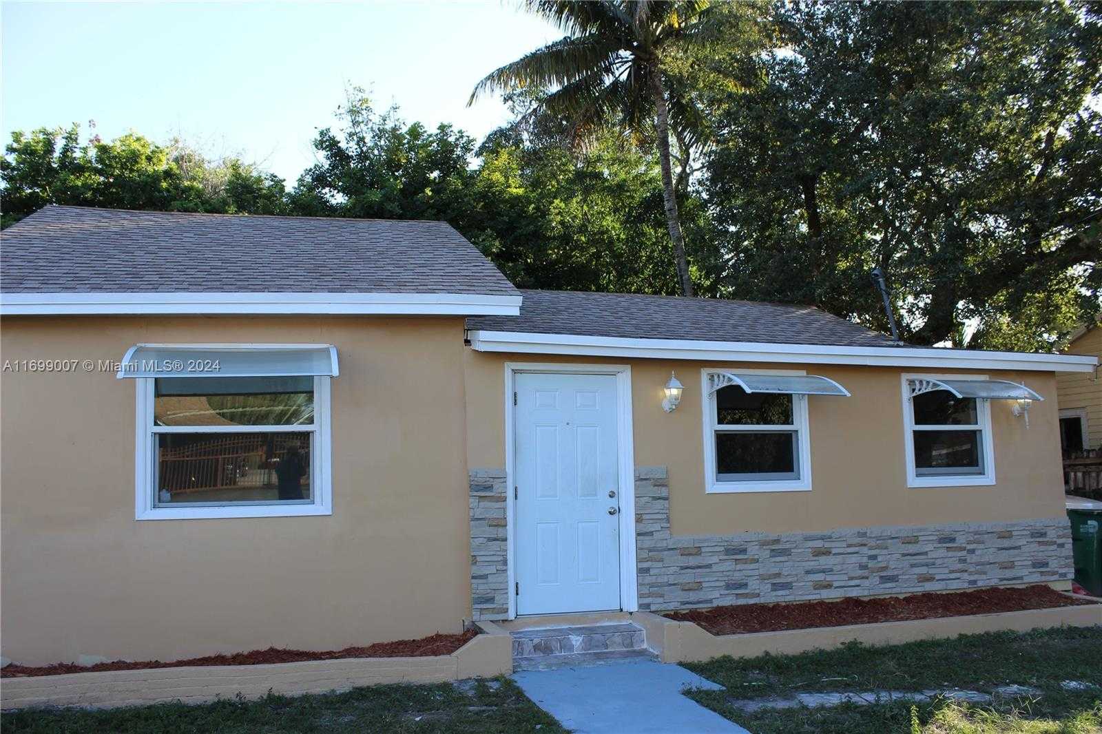 Small Image of 1918 NORTH WEST 82ND ST, Miami Number 6