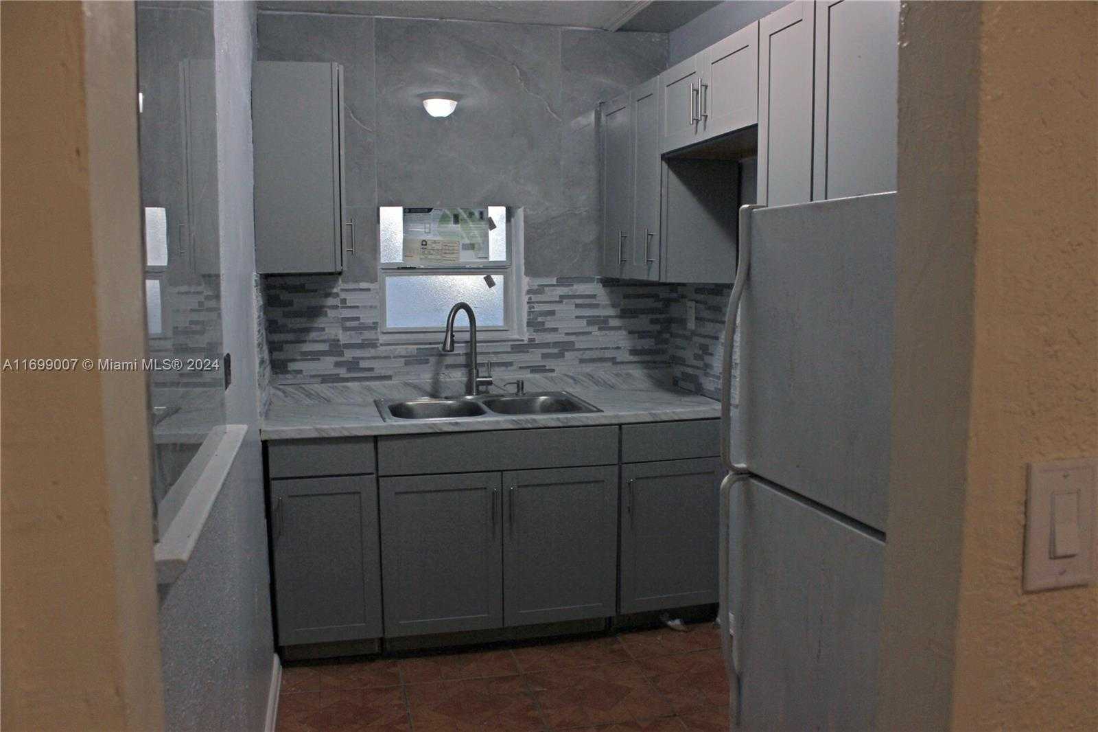 Small Image of 1918 NORTH WEST 82ND ST, Miami Number 9