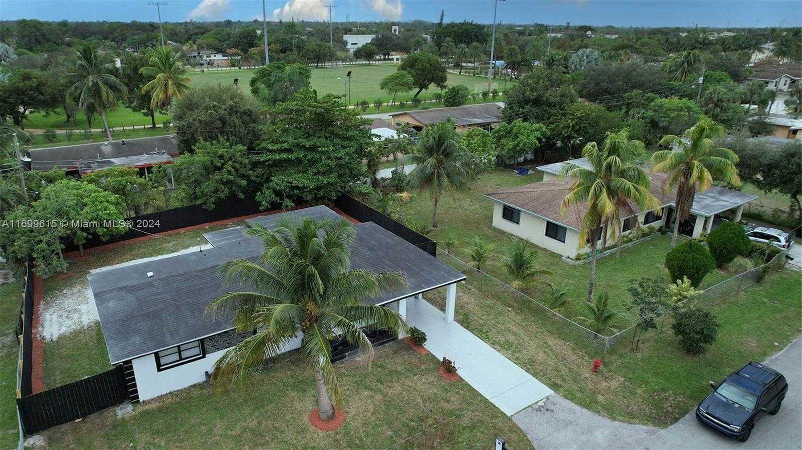 Small Image of 2496 SOUTH WEST 8TH ST, Fort Lauderdale Number 10