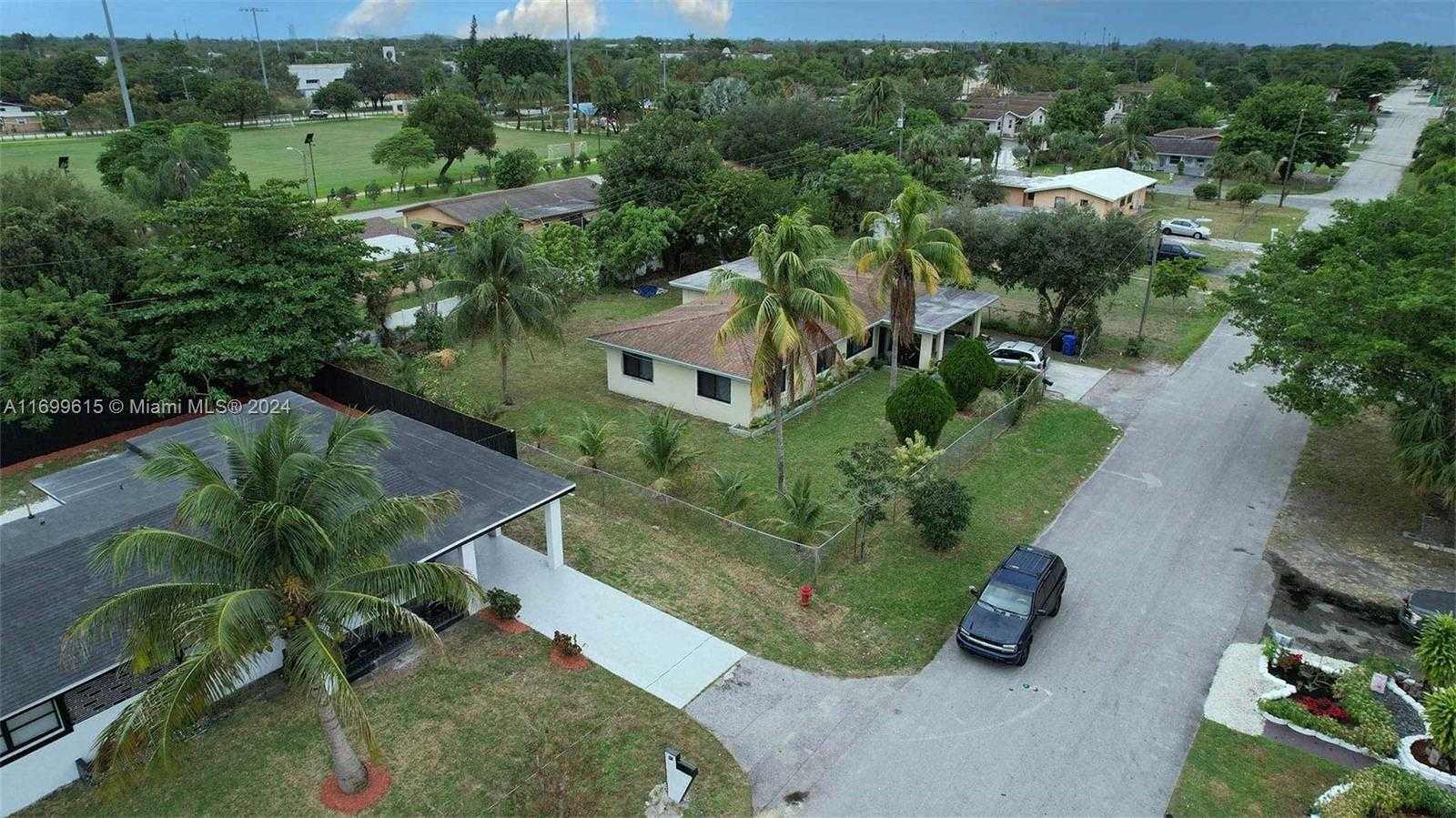 Small Image of 2496 SOUTH WEST 8TH ST, Fort Lauderdale Number 11