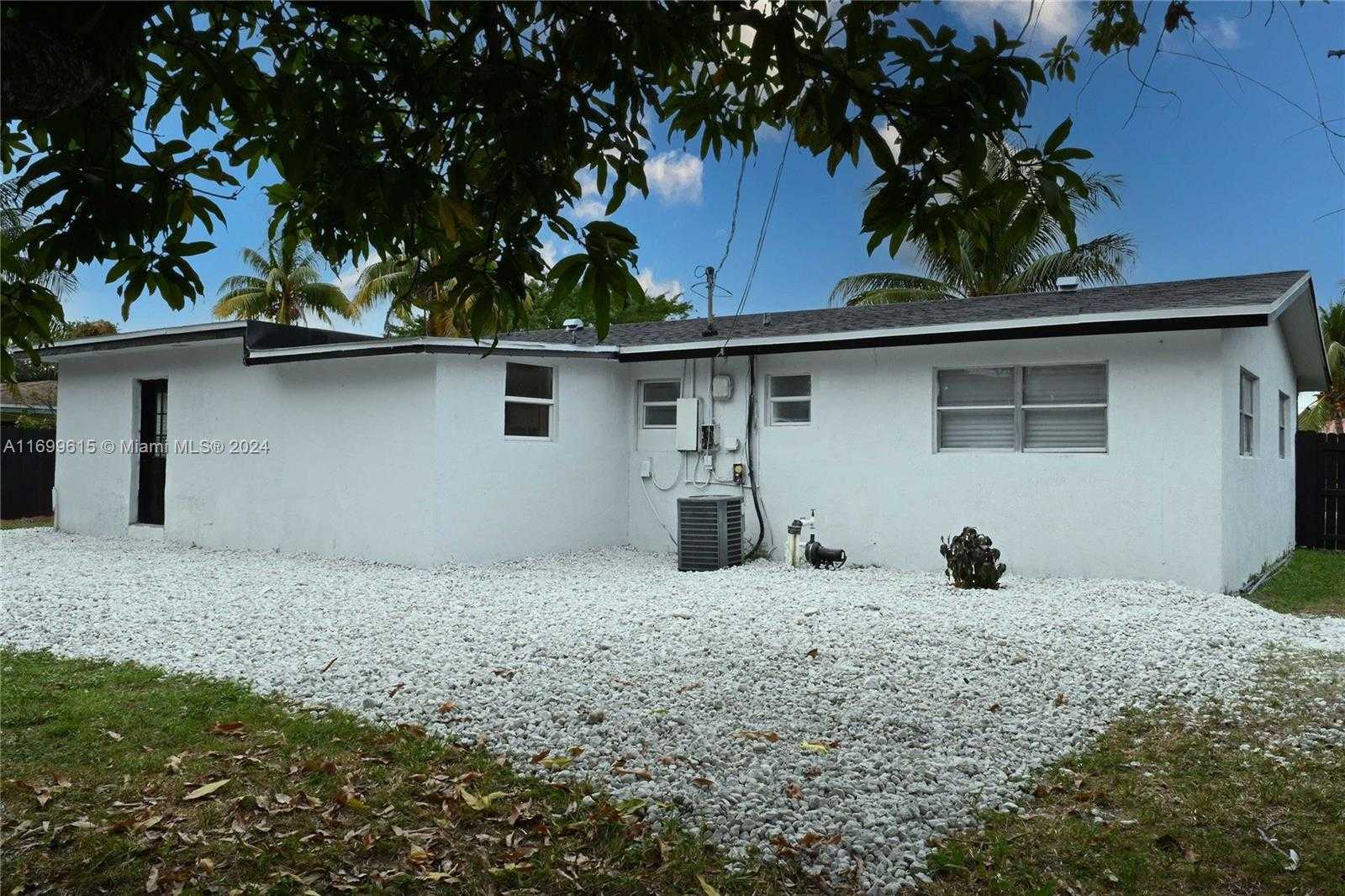 Small Image of 2496 SOUTH WEST 8TH ST, Fort Lauderdale Number 22
