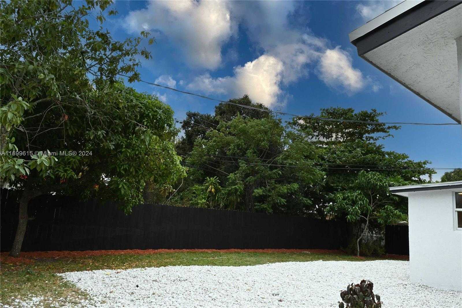 Small Image of 2496 SOUTH WEST 8TH ST, Fort Lauderdale Number 23
