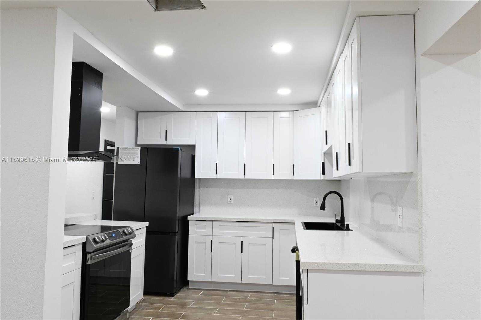 Small Image of 2496 SOUTH WEST 8TH ST, Fort Lauderdale Number 28