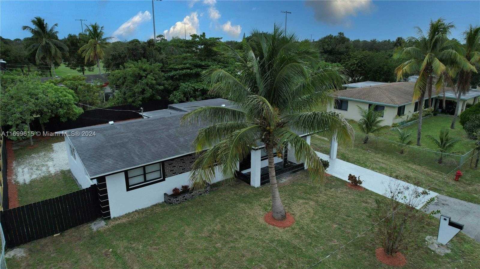 Small Image of 2496 SOUTH WEST 8TH ST, Fort Lauderdale Number 3