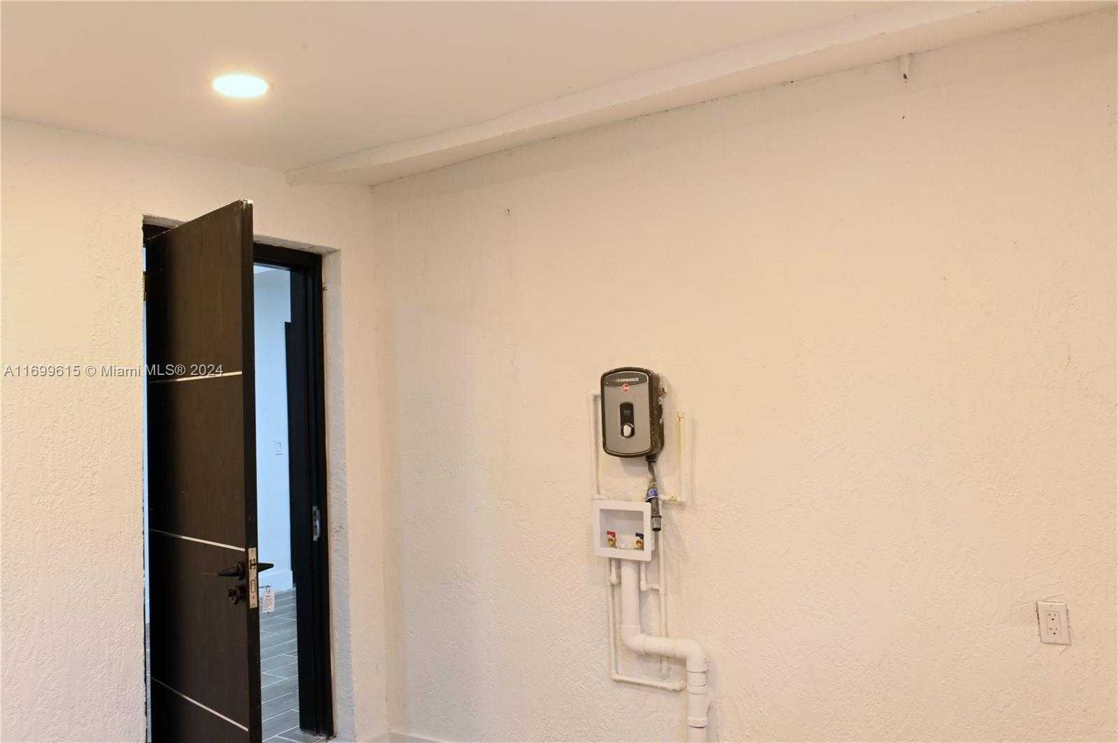 Small Image of 2496 SOUTH WEST 8TH ST, Fort Lauderdale Number 33