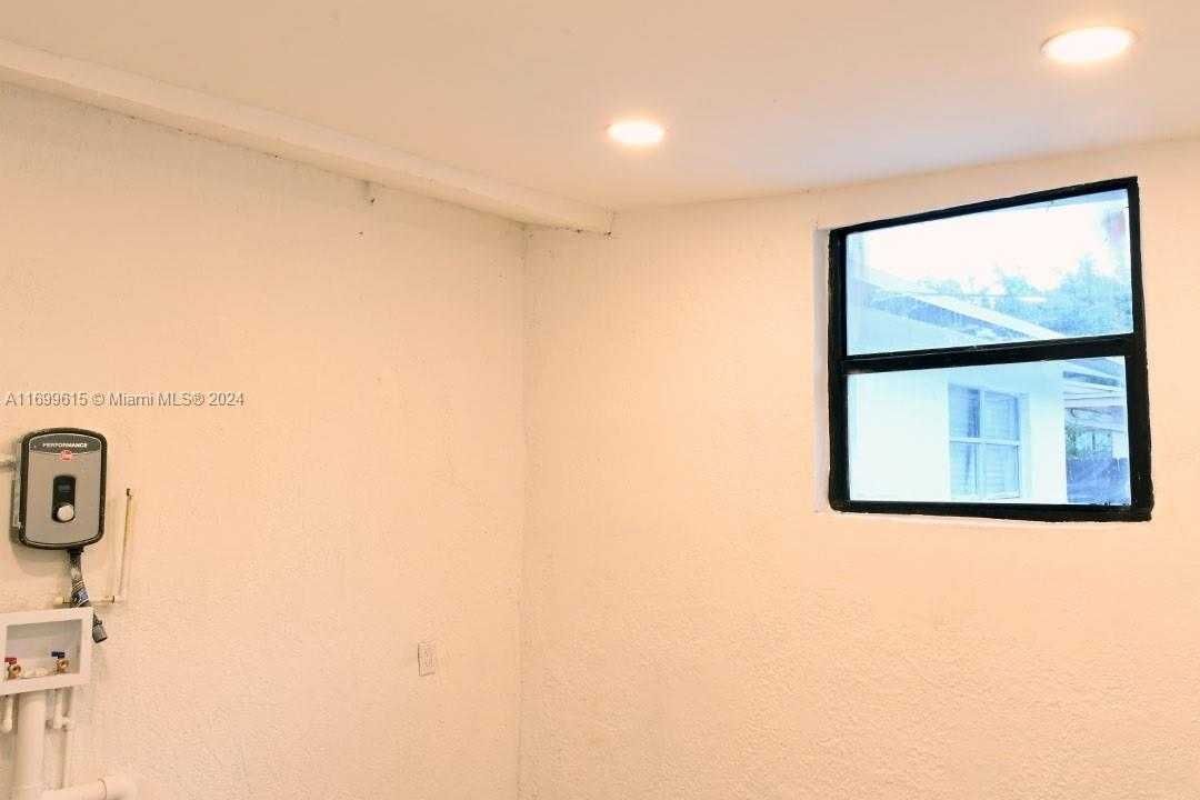 Small Image of 2496 SOUTH WEST 8TH ST, Fort Lauderdale Number 34