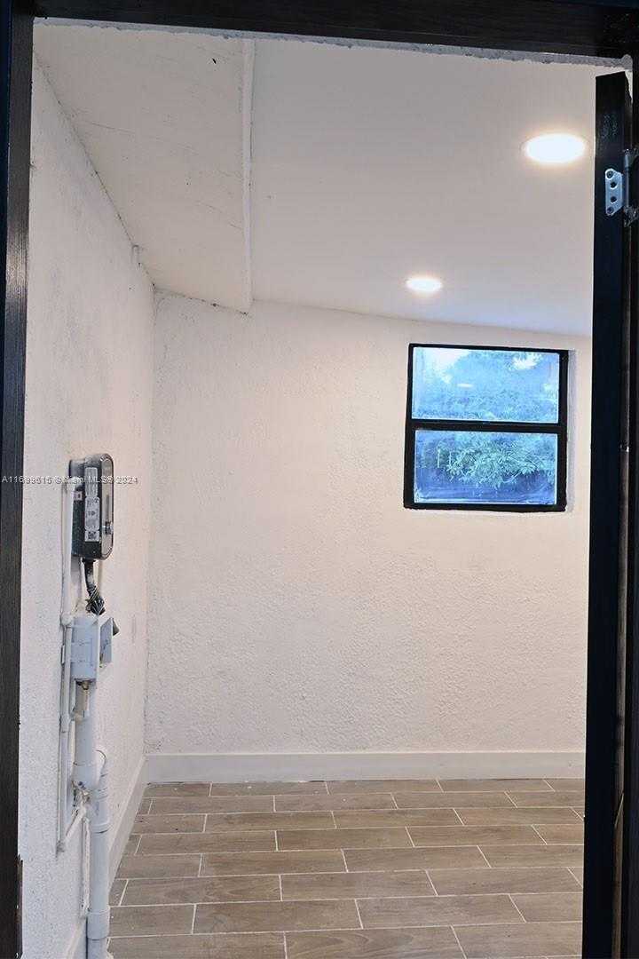 Small Image of 2496 SOUTH WEST 8TH ST, Fort Lauderdale Number 35