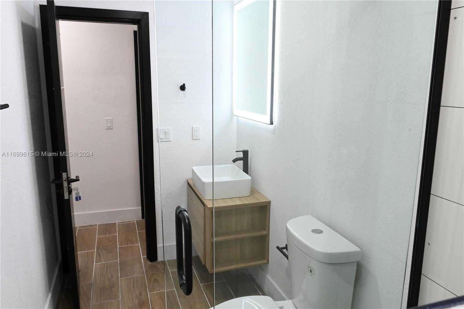 Small Image of 2496 SOUTH WEST 8TH ST, Fort Lauderdale Number 38