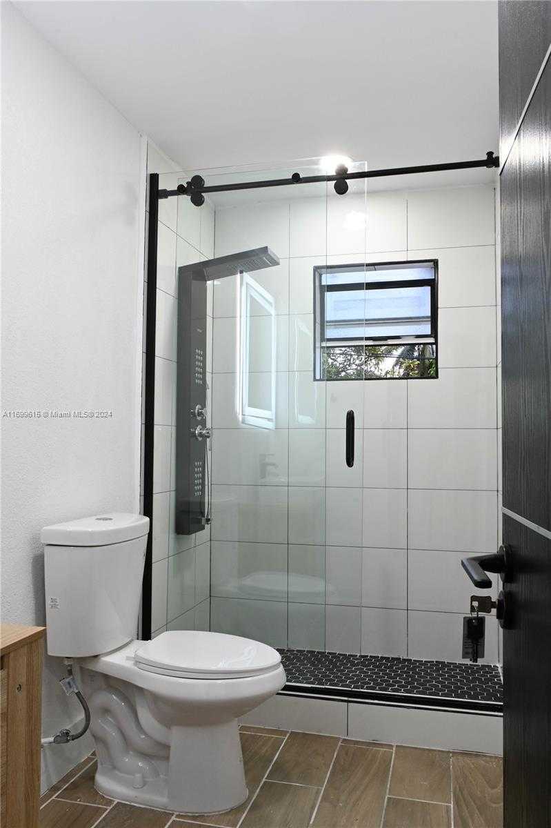 Small Image of 2496 SOUTH WEST 8TH ST, Fort Lauderdale Number 39