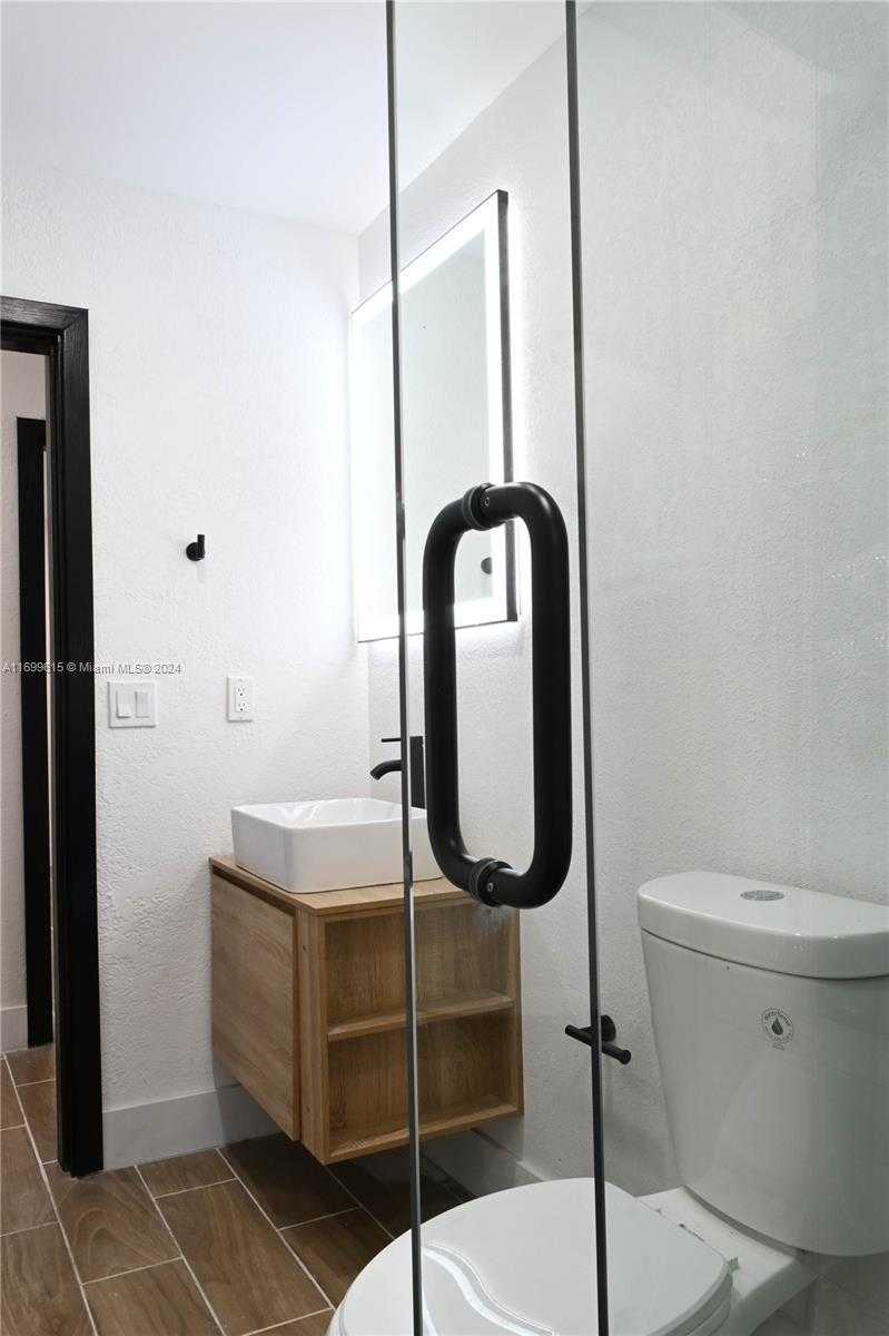 Small Image of 2496 SOUTH WEST 8TH ST, Fort Lauderdale Number 40