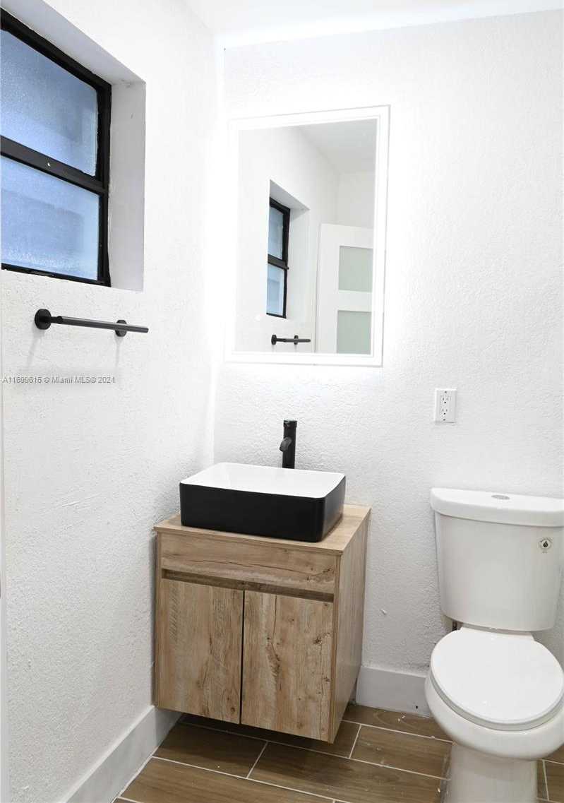 Small Image of 2496 SOUTH WEST 8TH ST, Fort Lauderdale Number 44