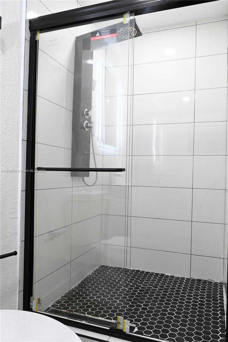 Small Image of 2496 SOUTH WEST 8TH ST, Fort Lauderdale Number 45