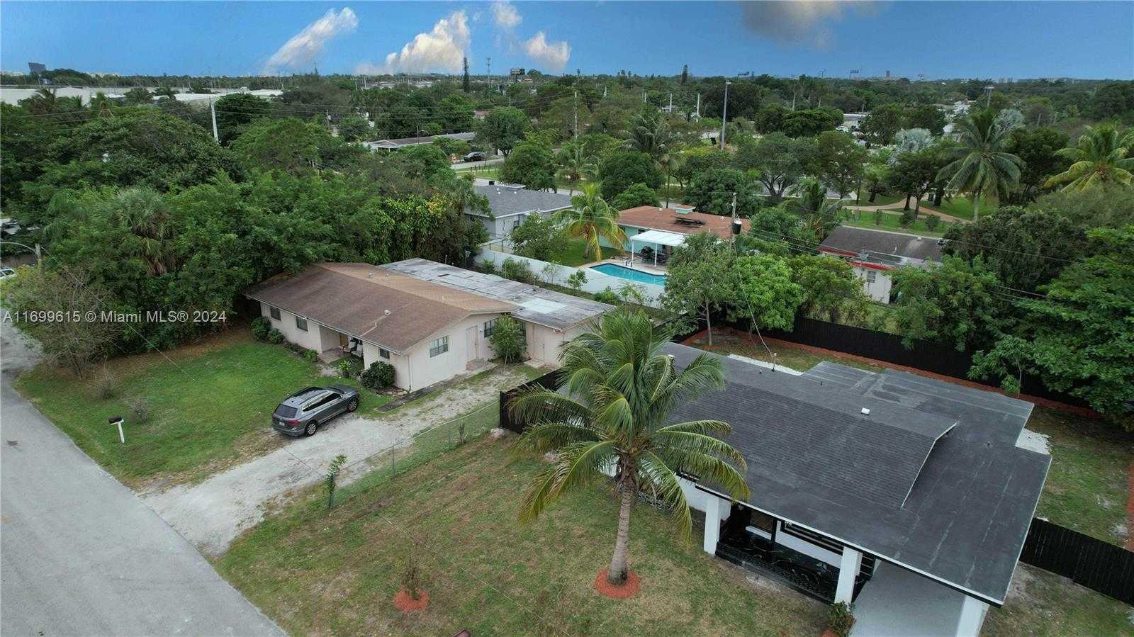 Small Image of 2496 SOUTH WEST 8TH ST, Fort Lauderdale Number 8