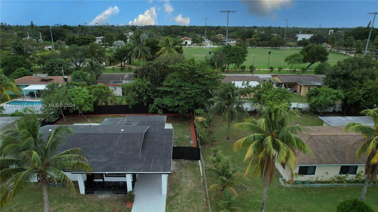 Small Image of 2496 SOUTH WEST 8TH ST, Fort Lauderdale Number 9
