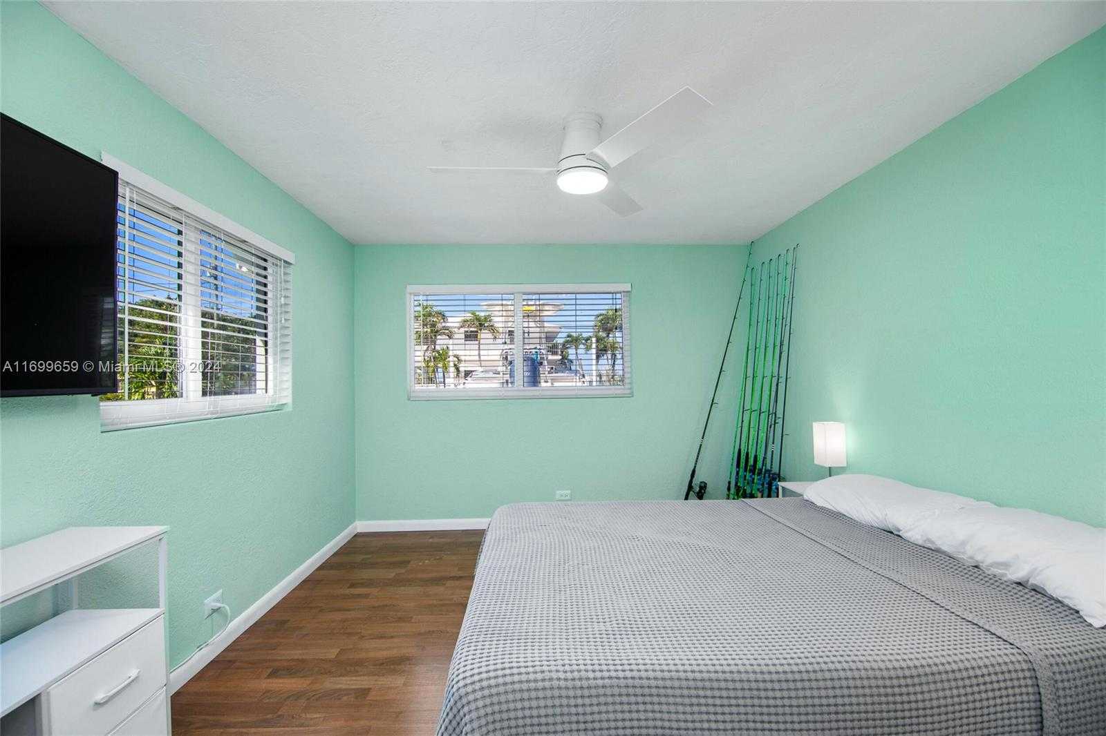 Small Image of 7951 GULFSTREAM BLVD, Marathon Number 32