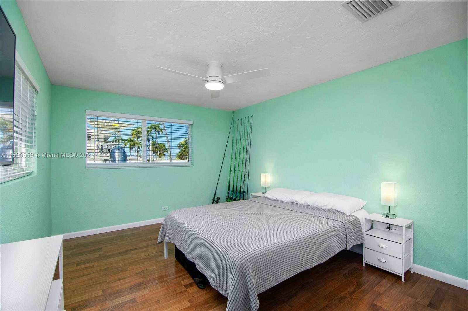 Small Image of 7951 GULFSTREAM BLVD, Marathon Number 33