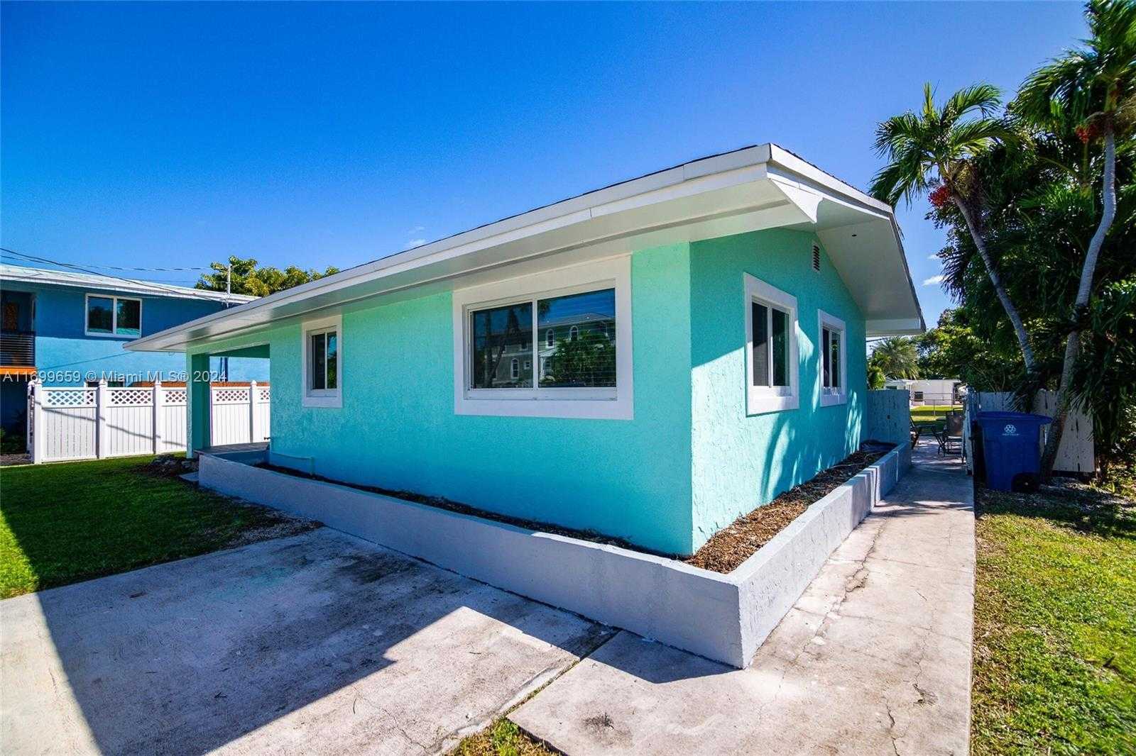 Small Image of 7951 GULFSTREAM BLVD, Marathon Number 40