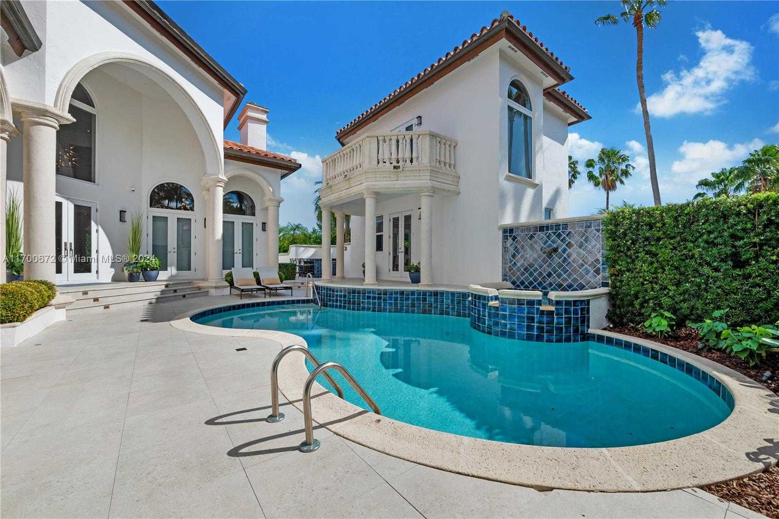 Small Image of 13693 DEERING BAY DR, Coral Gables Number 2