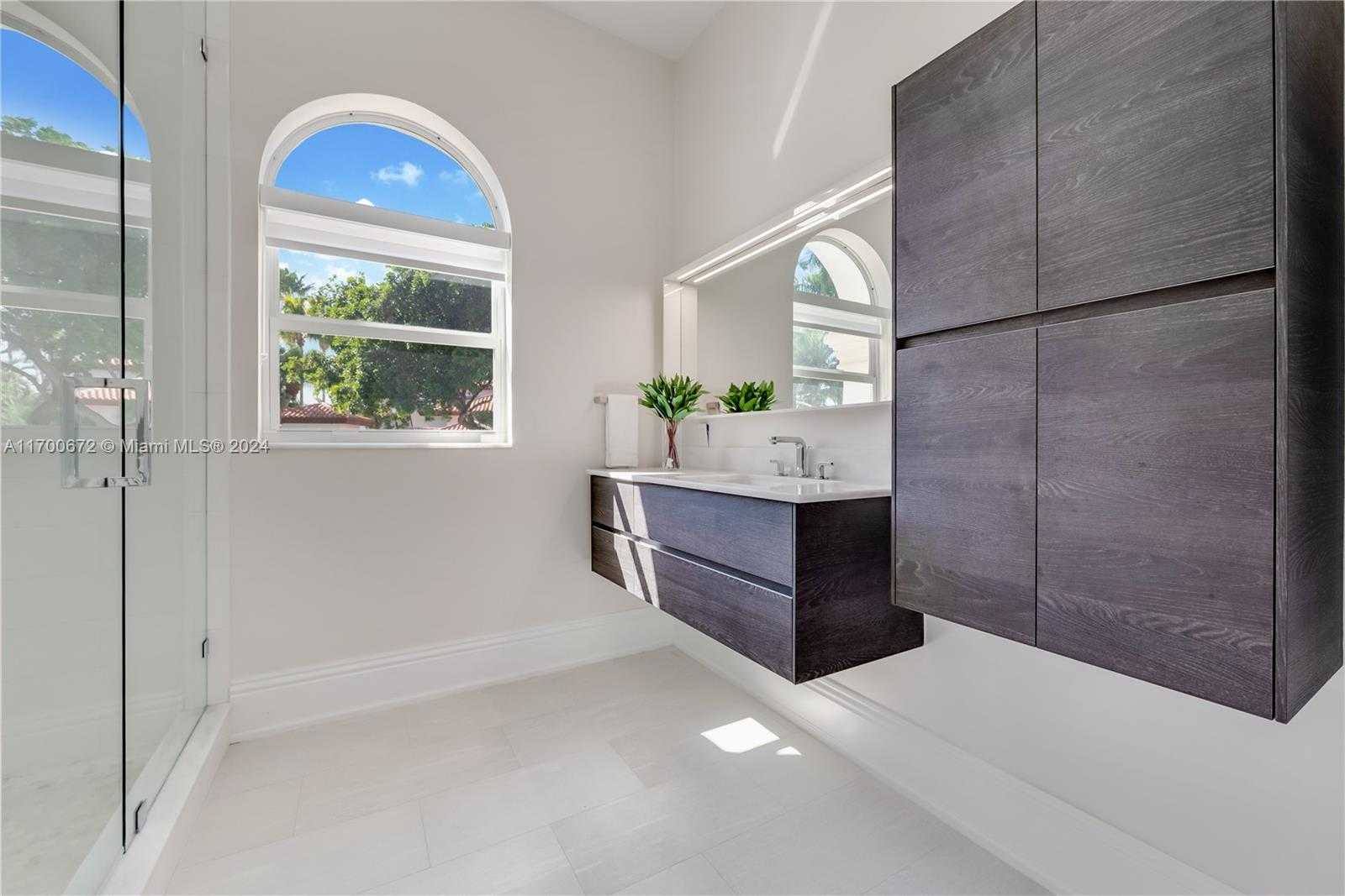 Small Image of 13693 DEERING BAY DR, Coral Gables Number 26
