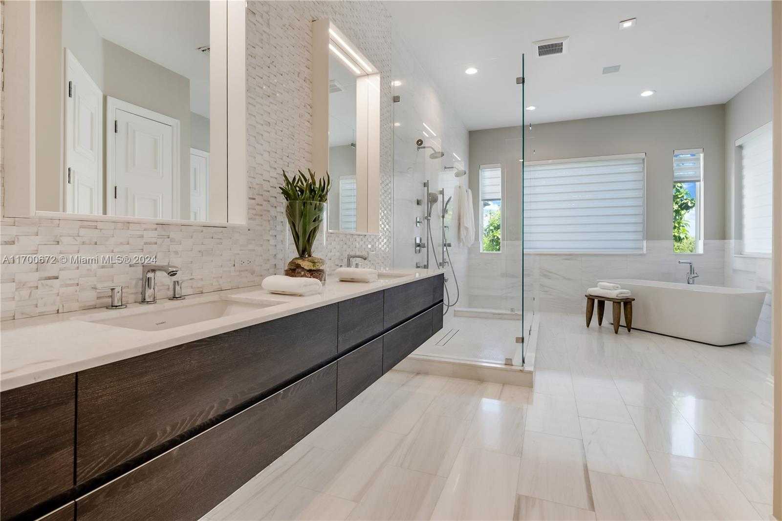 Small Image of 13693 DEERING BAY DR, Coral Gables Number 29