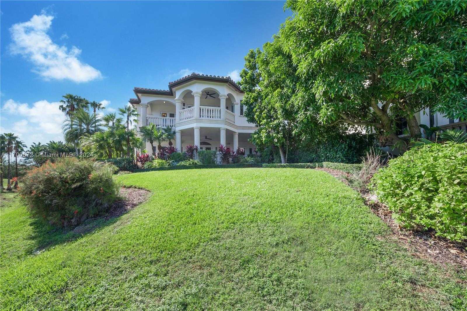 Small Image of 13693 DEERING BAY DR, Coral Gables Number 34