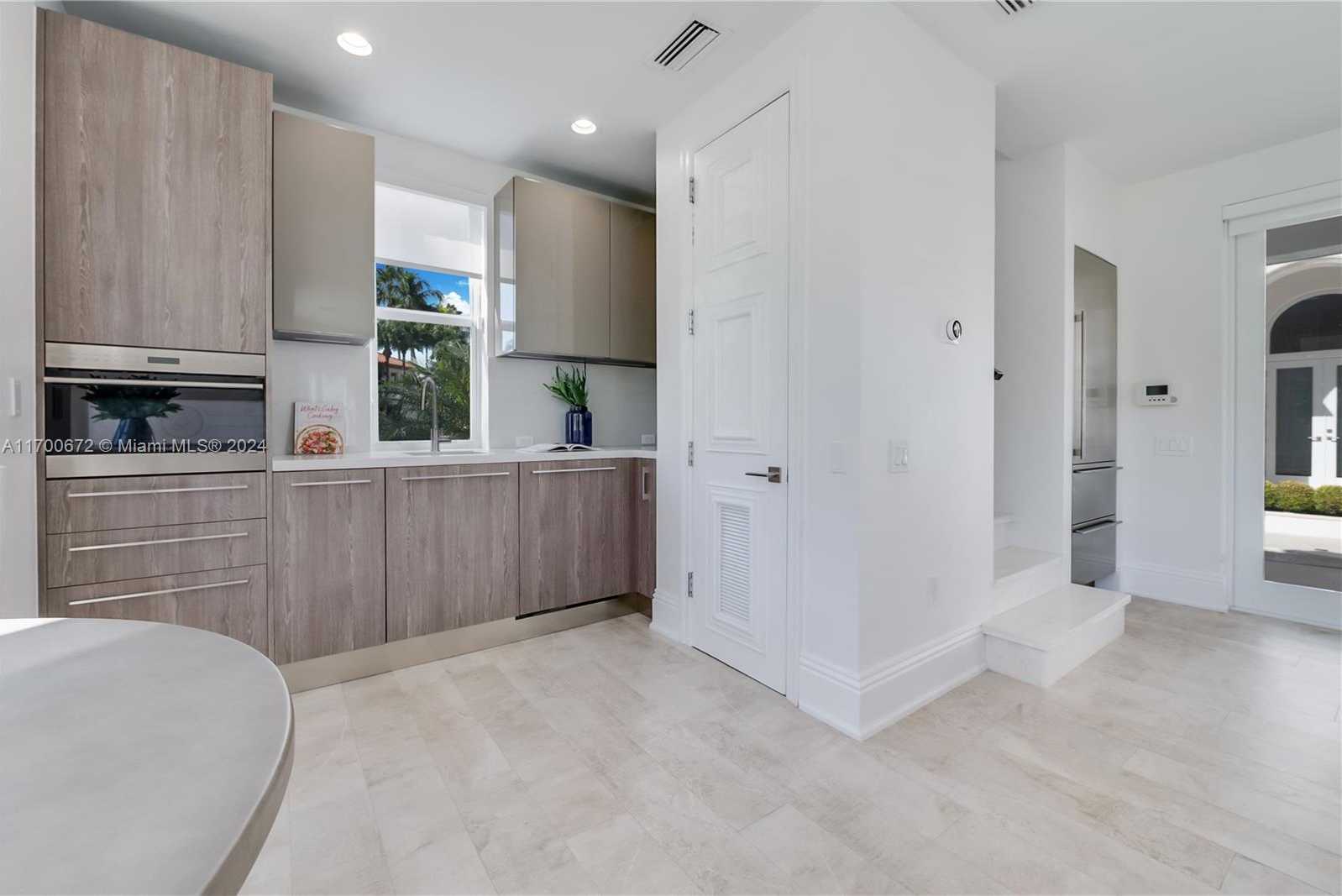 Small Image of 13693 DEERING BAY DR, Coral Gables Number 5