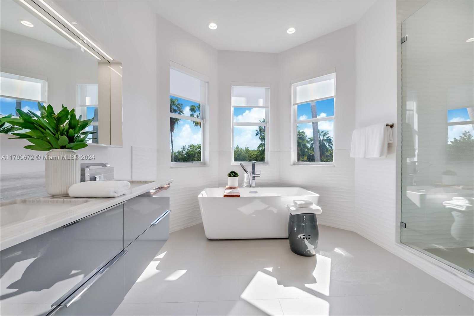 Small Image of 13693 DEERING BAY DR, Coral Gables Number 7