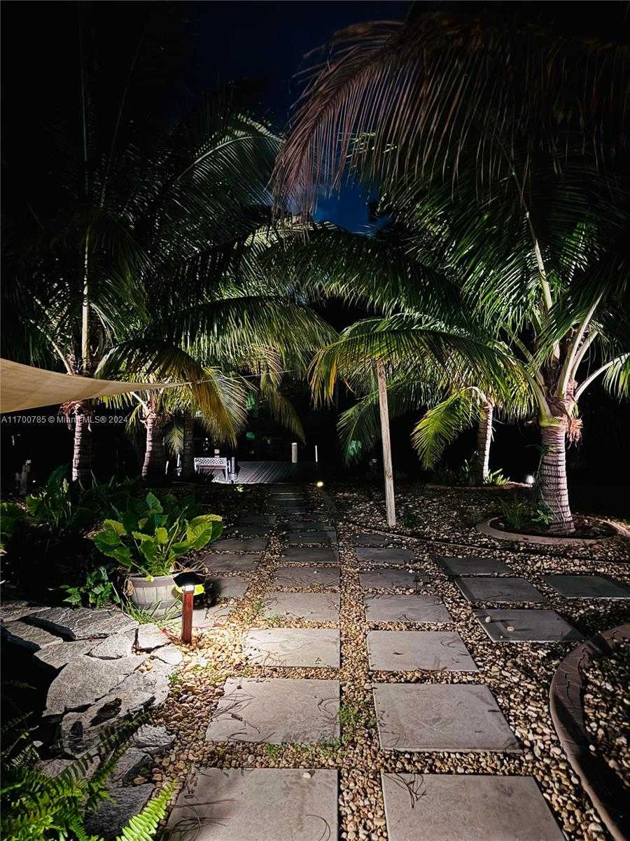 Small Image of 509 NORTH EAST SOLIDA CIR, Port St. Lucie Number 20