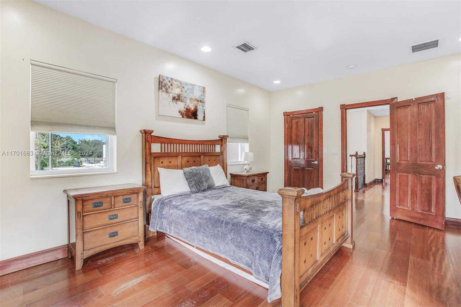 Small Image of 12746 NORTH EAST 4TH AVE, North Miami Number 33