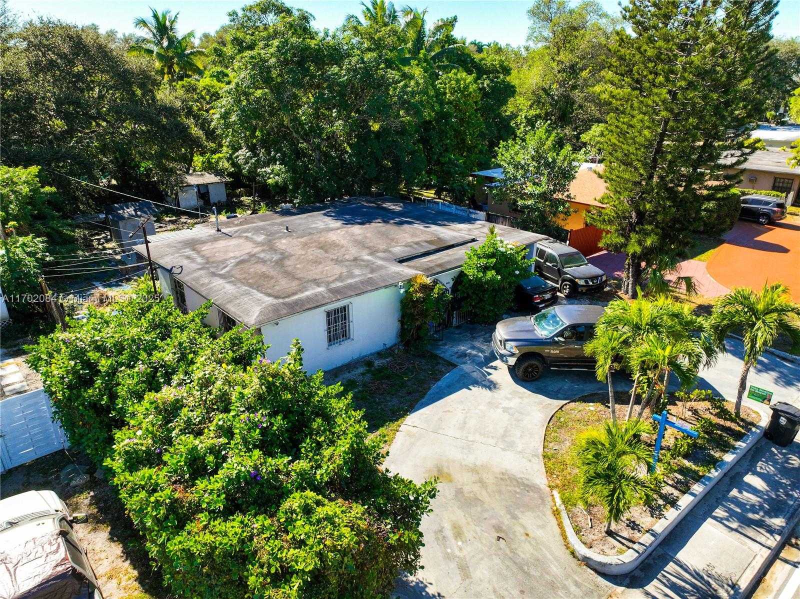 Small Image of 440 NORTH EAST 135TH ST, North Miami Number 3