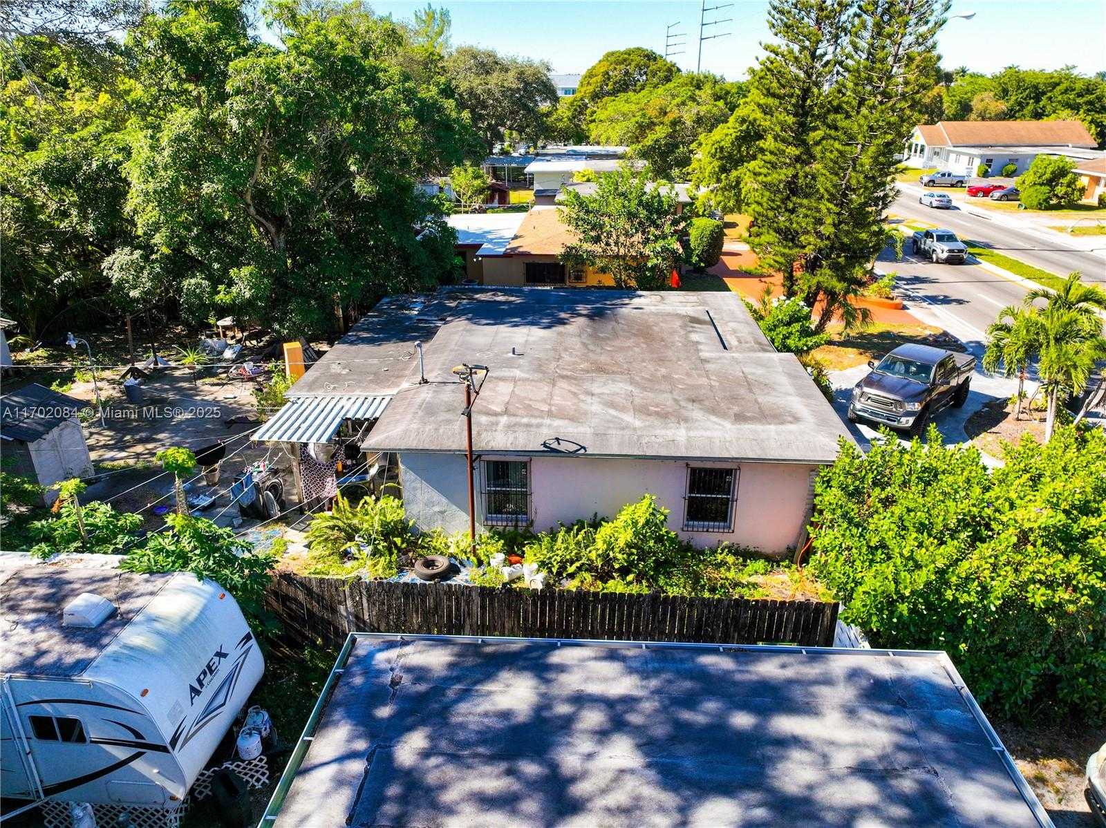 Small Image of 440 NORTH EAST 135TH ST, North Miami Number 4
